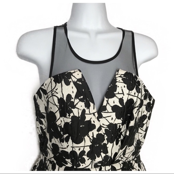 BCBGeneration B/W Textured Dress NWT 6 - Picture 6 of 8